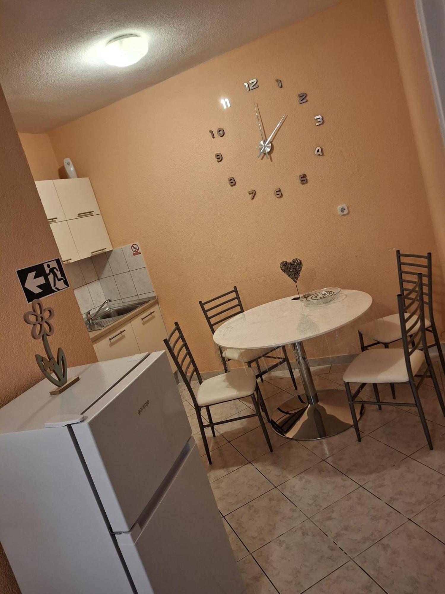 Apartma Mirjana *